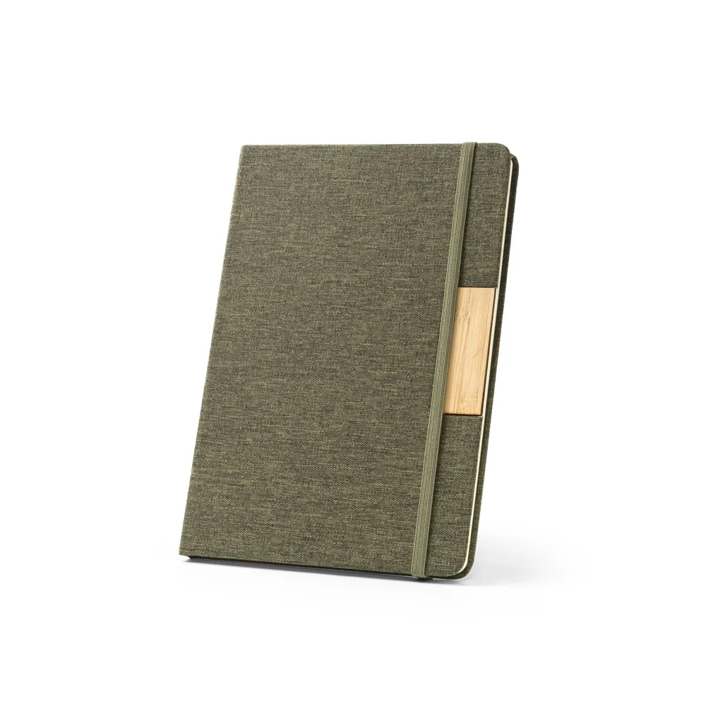 MARQUEZ-Caderno-A5-em-tecido-poliester-100-reciclado-100-rPET-com-folhas-pautadas-VERDE-ESCURO-42663-1